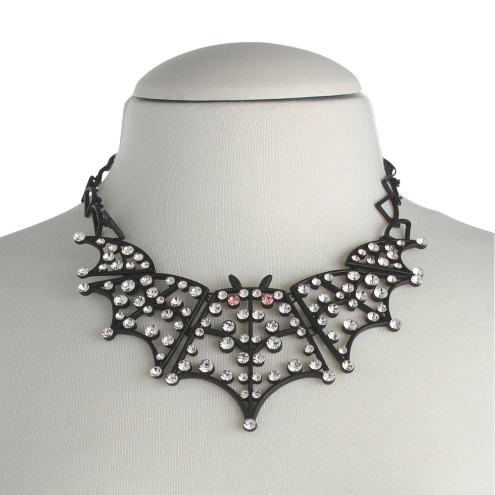 NWT Betsey Johnson Halloween Bat Bib Necklace - Picture 2 of 3